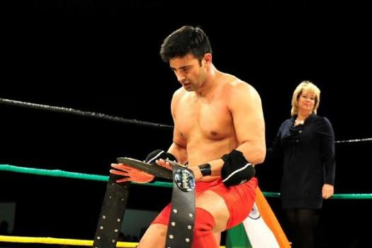 Sangram Singh defeats Canadian wrestler Joe Legend in the Commonwealth Heavyweight Championship.