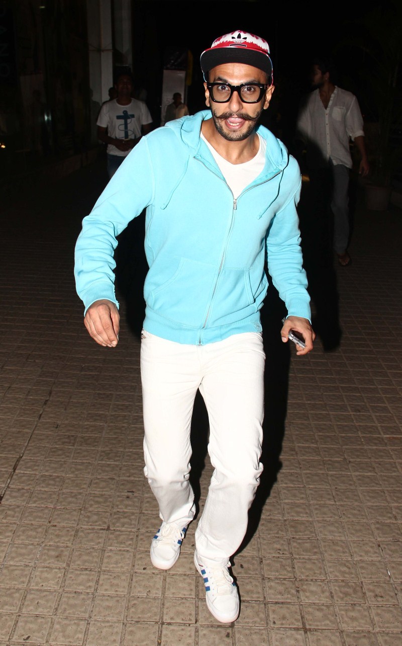 Bollywood Actor Ranveer Singh snapped at PVR Juhu for Baahubali Movie. Ranveer Singh,Ranveer Singh snapped at PVR Juhu for BAHUBALI Movie,Ranveer Singh watched BAHUBALI,bahubali,BAHUBALI special screening,Ranveer Singh latest pics,Ranveer Singh latest images,Ranveer Singh latest photos,Ranveer Singh latest stills,Ranveer Sin