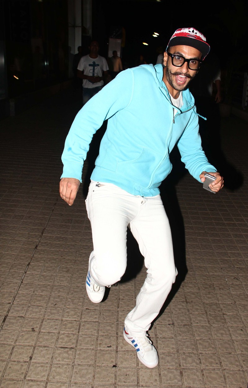 Bollywood Actor Ranveer Singh snapped at PVR Juhu for Baahubali Movie. Ranveer Singh,Ranveer Singh snapped at PVR Juhu for BAHUBALI Movie,Ranveer Singh watched BAHUBALI,bahubali,BAHUBALI special screening,Ranveer Singh latest pics,Ranveer Singh latest images,Ranveer Singh latest photos,Ranveer Singh latest stills,Ranveer Sin