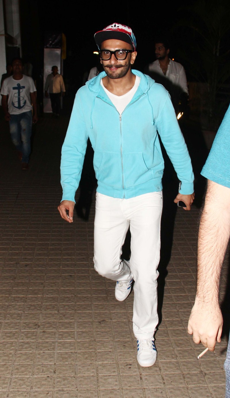 Bollywood Actor Ranveer Singh snapped at PVR Juhu for Baahubali Movie. Ranveer Singh,Ranveer Singh snapped at PVR Juhu for BAHUBALI Movie,Ranveer Singh watched BAHUBALI,bahubali,BAHUBALI special screening,Ranveer Singh latest pics,Ranveer Singh latest images,Ranveer Singh latest photos,Ranveer Singh latest stills,Ranveer Sin