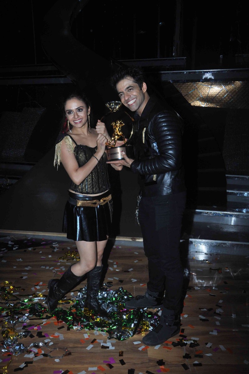 Nach Baliye 7: Amruta Khanvilkar-Himmanshoo Malhotra win the show. Nach Baliye 7,Nach Baliye 7 winners,Amruta Khanvilkar-Himmanshoo Malhotra,Himmanshoo,Amruta win Nach Baliye 7,Himmanshoo,Amruta,Amruta Khanvilkar,Himmanshoo Malhotra