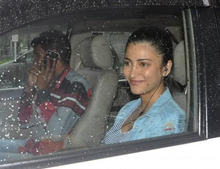 Shruti Haasan spotted at domestic airport in Mumbai