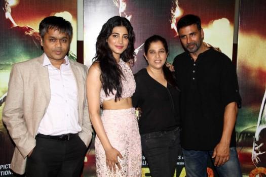 Akshay Kumar and Shruti Hassan at Gabbar is Back Trailer Launch
