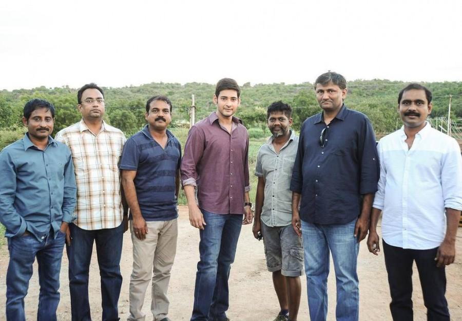 South Indian Actor Mahesh Babu and Actress Shruti Haasan's Srimanthudu Movie Working Stills. Mahesh Babu and Shruti Haasan's Srimanthudu Movie Working Stills,Srimanthudu Movie Working Stills,Srimanthudu Movie Working images,Srimanthudu Movie Working photos,Srimanthudu Movie Working pictures,Srimanthudu Movie Working pics,Mahesh Babu and Shruti Ha