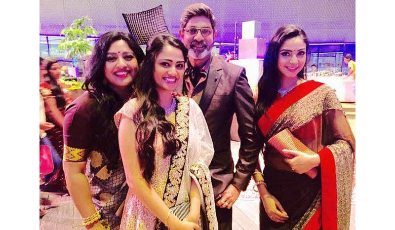 South Indian Actor Mahesh Babu and Actress Shruti Haasan's Srimanthudu Movie Working Stills. Mahesh Babu and Shruti Haasan's Srimanthudu Movie Working Stills,Srimanthudu Movie Working Stills,Srimanthudu Movie Working images,Srimanthudu Movie Working photos,Srimanthudu Movie Working pictures,Srimanthudu Movie Working pics,Mahesh Babu and Shruti Ha