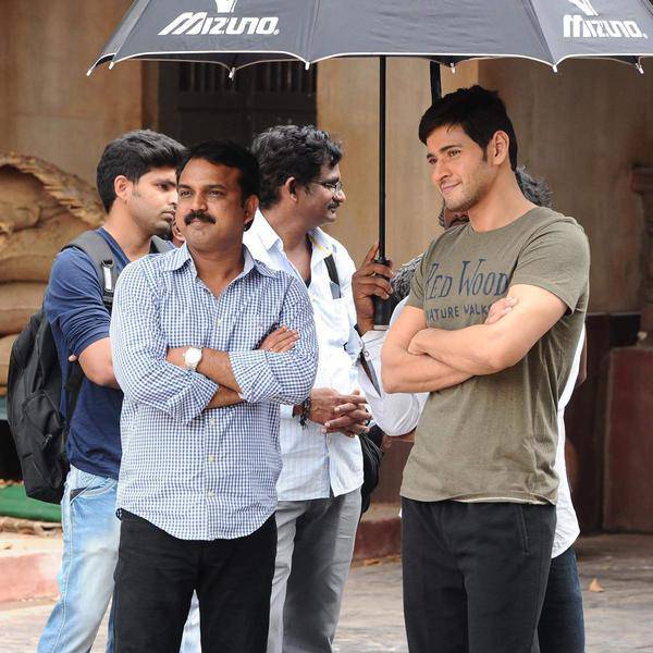 South Indian Actor Mahesh Babu and Actress Shruti Haasan's Srimanthudu Movie Working Stills. Mahesh Babu and Shruti Haasan's Srimanthudu Movie Working Stills,Srimanthudu Movie Working Stills,Srimanthudu Movie Working images,Srimanthudu Movie Working photos,Srimanthudu Movie Working pictures,Srimanthudu Movie Working pics,Mahesh Babu and Shruti Ha