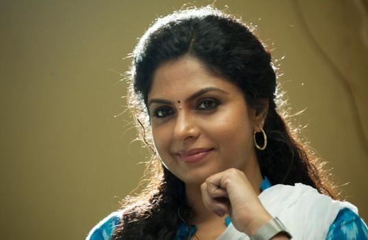 South Indian Actress Asha Sarath Latest Pics.