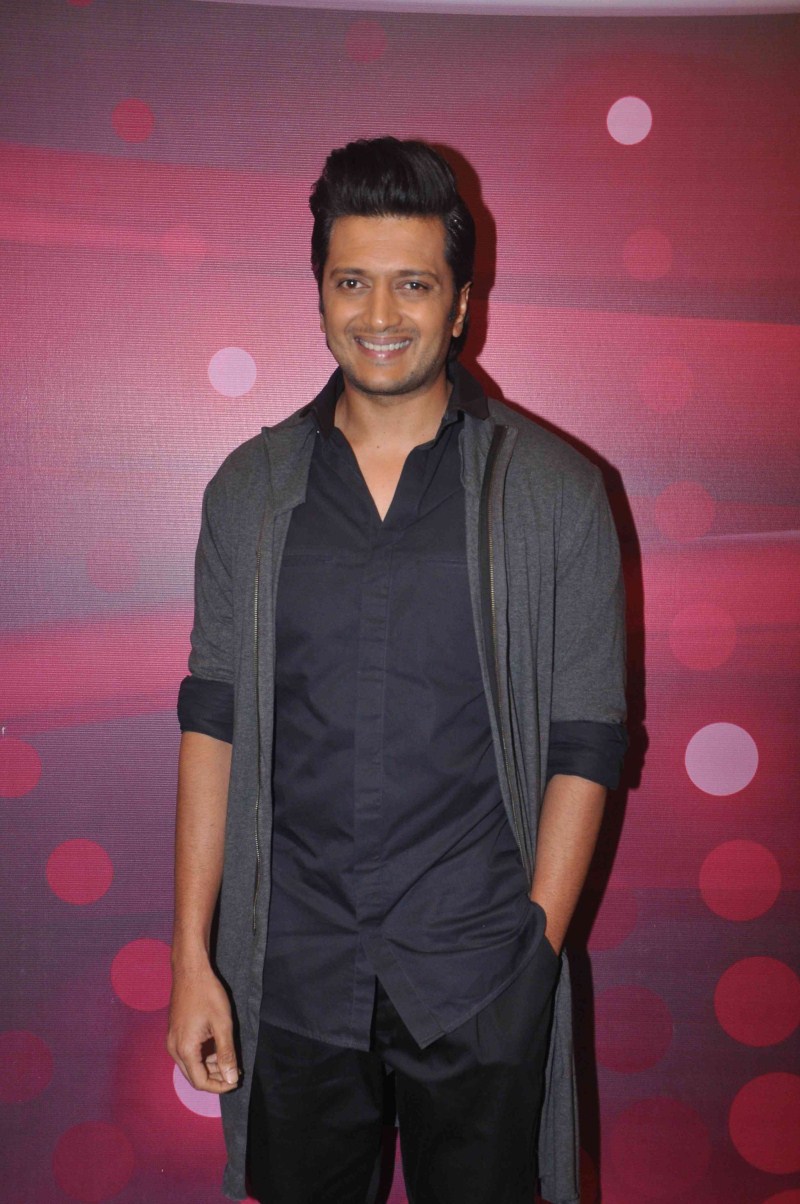 Bollywood Actor Ritesh Deshmukh and Pulkit Samrat promotes Bangistaan on the sets of The Voice India. Ritesh Deshmukh and Pulkit Samrat promotes Bangistaan on the sets of The Voice india,Bangistaan on the sets of The Voice india,The Voice india,Bangistaan movie promotion,Bangistaan,Ritesh Deshmukh and Pulkit Samrat,Ritesh Deshmukh,Pulkit Samrat
