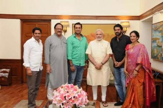 Baahubali Actor Prabhas met PM Narendra Modi at 7 RCR