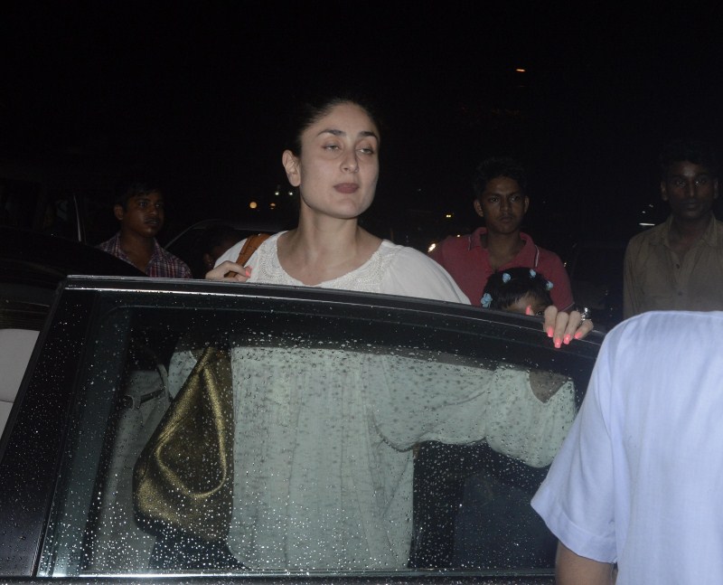 Bollywood Actor Saif Ali Khan, Kareena Kapoor Khan, Arbaaz Khan and Malaika Arora Khan spotted at Pali Bhavan restaurant in Bandra. Saif Ali Khan,Kareena Kapoor Khan,Arbaaz Khan and Malaika Arora Khan spotted at Pali Bhavan restaurant in Bandra,Saif Ali Khan and Kareena Kapoor Khan,saif Ali Khan,Kareena Kapoor Khan,Arbaaz Khan,Malaika Arora Khan,celebs spotted at Pali Bhavan restaur