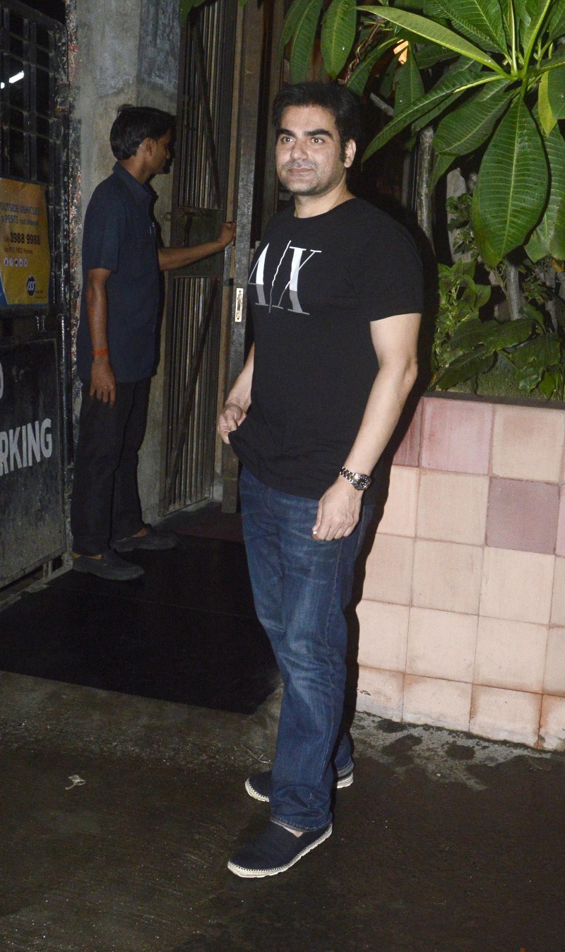Bollywood Actor Saif Ali Khan, Kareena Kapoor Khan, Arbaaz Khan and Malaika Arora Khan spotted at Pali Bhavan restaurant in Bandra. Saif Ali Khan,Kareena Kapoor Khan,Arbaaz Khan and Malaika Arora Khan spotted at Pali Bhavan restaurant in Bandra,Saif Ali Khan and Kareena Kapoor Khan,saif Ali Khan,Kareena Kapoor Khan,Arbaaz Khan,Malaika Arora Khan,celebs spotted at Pali Bhavan restaur