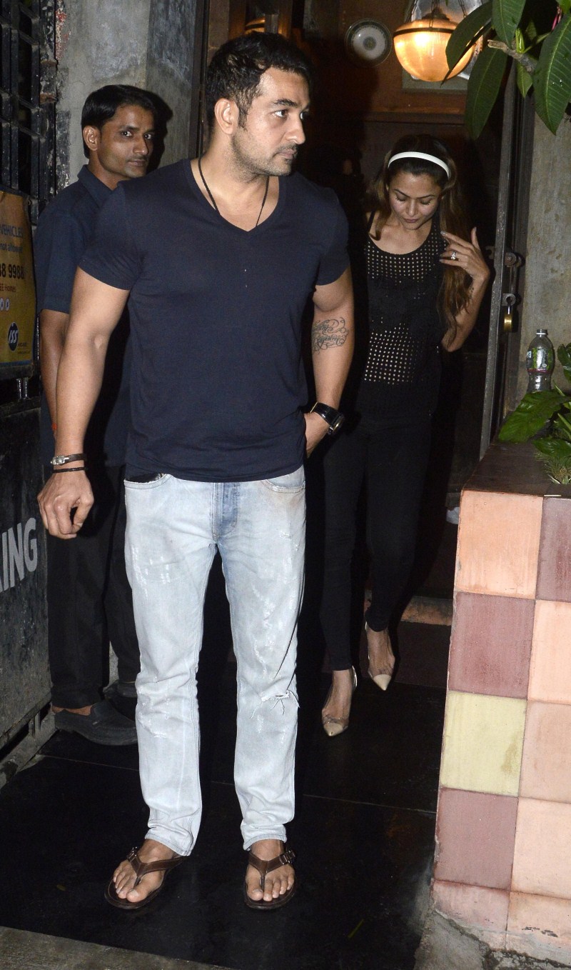 Bollywood Actor Saif Ali Khan, Kareena Kapoor Khan, Arbaaz Khan and Malaika Arora Khan spotted at Pali Bhavan restaurant in Bandra. Saif Ali Khan,Kareena Kapoor Khan,Arbaaz Khan and Malaika Arora Khan spotted at Pali Bhavan restaurant in Bandra,Saif Ali Khan and Kareena Kapoor Khan,saif Ali Khan,Kareena Kapoor Khan,Arbaaz Khan,Malaika Arora Khan,celebs spotted at Pali Bhavan restaur