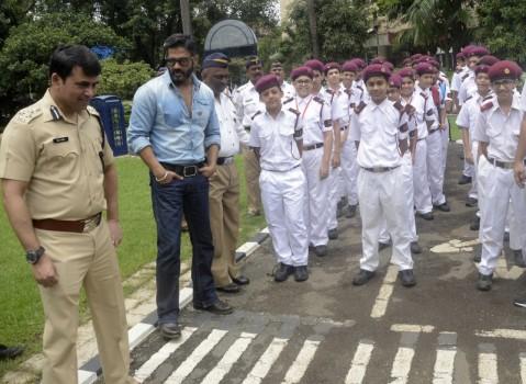 Bollywood Actor Sunil Shetty spreads awareness on using Helmet.