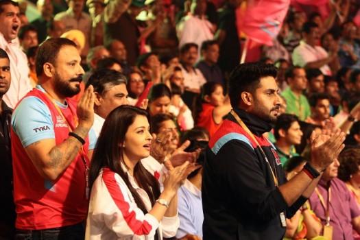Pro Kabaddi League match Jaipur Pink Panthers and Patna Pirates.