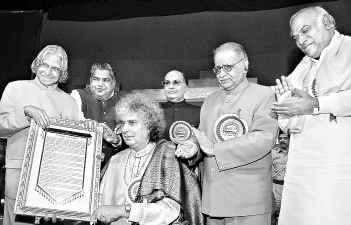 Here are some rare and unseen pictures of APJ Abdul Kalam. APJ Abdul Kalam Rare and Unseen Pics,APJ Abdul Kalam Rare pics,APJ Abdul Kalam Rare images,APJ Abdul Kalam Rare stills,APJ Abdul Kalam passes away,APJ Abdul Kalam unseen pics,APJ Abdul Kalam unseen images,APJ Abdul Kalam unseen photos,APJ Abdul Kalam unse