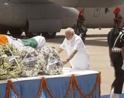 Narendra Modi pays his last respects to Dr APJ Abdul Kalam,Narendra Modi pays his last respects Abdul Kalam,Narendra Modi,Abdul Kalam,APJ Abdul Kalam,Abdul Kalam Dead,Abdul Kalam No more,last respect to Dr APJ Abdul Kalam,Narendra Modi pics