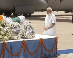 Narendra Modi pays his last respects to Dr APJ Abdul Kalam,Narendra Modi pays his last respects Abdul Kalam,Narendra Modi,Abdul Kalam,APJ Abdul Kalam,Abdul Kalam Dead,Abdul Kalam No more,last respect to Dr APJ Abdul Kalam,Narendra Modi pics