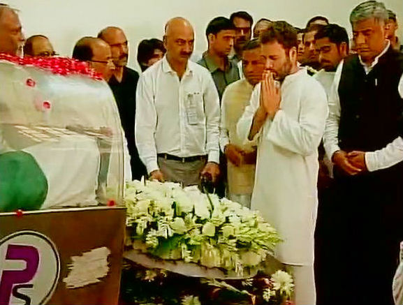 Photos of VIP's line up to pay last respects to Dr APJ Abdul Kalam. VIP's line up to pay last respects to Dr APJ Abdul Kalam,VIP's pay last respects to Dr APJ Abdul Kalam,Dr APJ Abdul Kalam,Abdul Kalam,last respects to Dr APJ Abdul Kalam,Pay your last respects to former President APJ Abdul Kalam