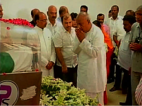 Photos of VIP's line up to pay last respects to Dr APJ Abdul Kalam. VIP's line up to pay last respects to Dr APJ Abdul Kalam,VIP's pay last respects to Dr APJ Abdul Kalam,Dr APJ Abdul Kalam,Abdul Kalam,last respects to Dr APJ Abdul Kalam,Pay your last respects to former President APJ Abdul Kalam