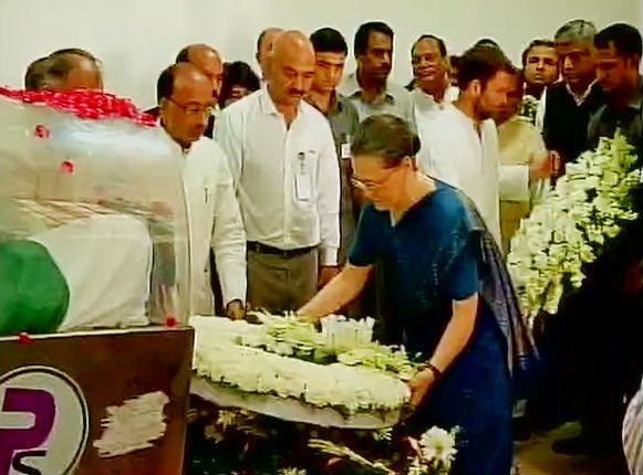 Photos of VIP's line up to pay last respects to Dr APJ Abdul Kalam. VIP's line up to pay last respects to Dr APJ Abdul Kalam,VIP's pay last respects to Dr APJ Abdul Kalam,Dr APJ Abdul Kalam,Abdul Kalam,last respects to Dr APJ Abdul Kalam,Pay your last respects to former President APJ Abdul Kalam