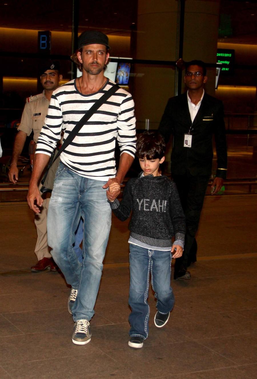 Hrithik Roshan snapped at International Airport Hrithik Roshan,Hrehaan and Hridhaan Roshan,Maldives,Mumbai Airport,Photos