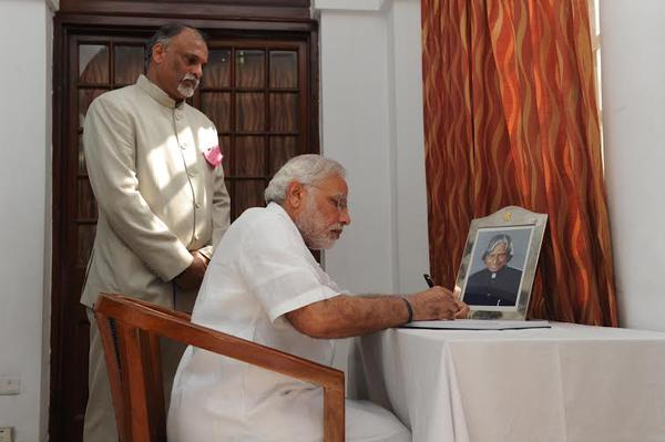 Photos of VIP's line up to pay last respects to Dr APJ Abdul Kalam. VIP's line up to pay last respects to Dr APJ Abdul Kalam,VIP's pay last respects to Dr APJ Abdul Kalam,Dr APJ Abdul Kalam,Abdul Kalam,last respects to Dr APJ Abdul Kalam,Pay your last respects to former President APJ Abdul Kalam