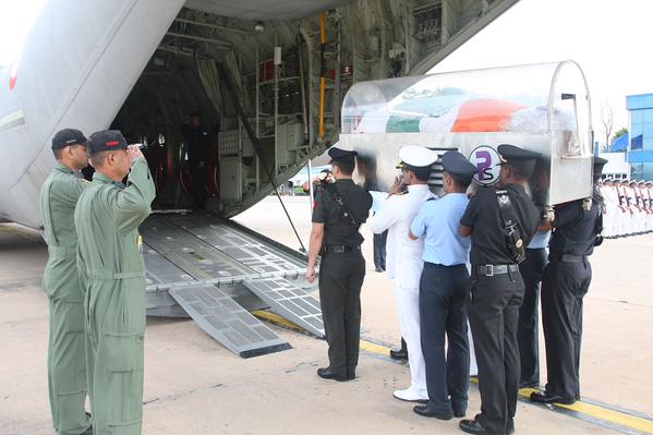 Former President Dr. APJ Abdul Kalam's mortal remains to leave for Rameshwaram for last rites. Former President Dr. APJ Abdul Kalam's mortal remains to leave for Rameshwaram,Dr. APJ Abdul Kalam's mortal remains,Former President Dr. APJ Abdul Kalam,Dr. APJ Abdul Kalam,Dr. APJ Abdul Kalam body,APJ Abdul Kalam,APJ Abdul Kalam dies,APJ Abdul
