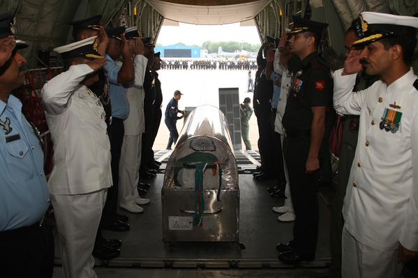 Former President Dr. APJ Abdul Kalam's mortal remains to leave for Rameshwaram for last rites. Former President Dr. APJ Abdul Kalam's mortal remains to leave for Rameshwaram,Dr. APJ Abdul Kalam's mortal remains,Former President Dr. APJ Abdul Kalam,Dr. APJ Abdul Kalam,Dr. APJ Abdul Kalam body,APJ Abdul Kalam,APJ Abdul Kalam dies,APJ Abdul