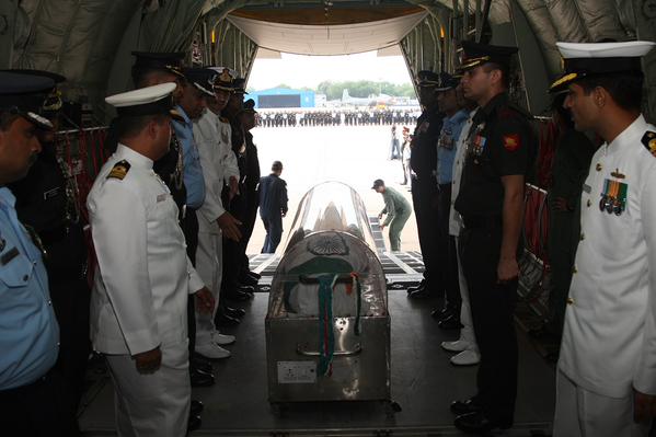 Former President Dr. APJ Abdul Kalam's mortal remains to leave for Rameshwaram for last rites. Former President Dr. APJ Abdul Kalam's mortal remains to leave for Rameshwaram,Dr. APJ Abdul Kalam's mortal remains,Former President Dr. APJ Abdul Kalam,Dr. APJ Abdul Kalam,Dr. APJ Abdul Kalam body,APJ Abdul Kalam,APJ Abdul Kalam dies,APJ Abdul