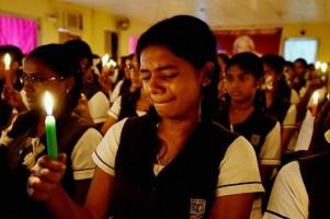 Children with Roses,Pay Tribute to People's President Abdul Kalam,Children Pay Tribute to Abdul Kalam,Tribute to Abdul Kalam,Abdul Kalam,APJ Abdul Kalam,President APJ Abdul Kalam dies,Abdul Kalam's body,Abdul Kalam dies,Former President Kalam d