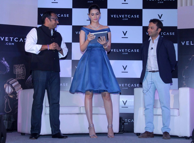 Photos of Bollywood Actress Kriti Sanon launches velvet case.com. Kriti Sanon launches velvet case.com,Kriti Sanon,velvet case.com,Actress Kriti Sanon,Kriti Sanon latest pics,Kriti Sanon latest images,Kriti Sanon latest photos,Kriti Sanon latest stills,Kriti Sanon latest pictures