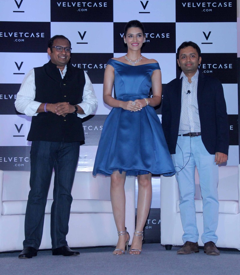 Photos of Bollywood Actress Kriti Sanon launches velvet case.com. Kriti Sanon launches velvet case.com,Kriti Sanon,velvet case.com,Actress Kriti Sanon,Kriti Sanon latest pics,Kriti Sanon latest images,Kriti Sanon latest photos,Kriti Sanon latest stills,Kriti Sanon latest pictures