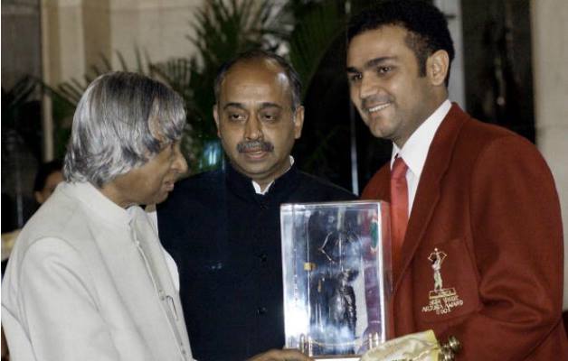 Check out some file photos of APJ Abdul Kalam with Indian Cricket Team members. Abdul kalam,abdul kalam with indian cricket team,abdul kalam with cricketers,abdul kalam with sachin tendulkar,abdul kalam with sehwag,abdul kalam with dravid,Indian cricket team