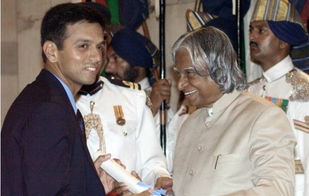 Check out some file photos of APJ Abdul Kalam with Indian Cricket Team members. Abdul kalam,abdul kalam with indian cricket team,abdul kalam with cricketers,abdul kalam with sachin tendulkar,abdul kalam with sehwag,abdul kalam with dravid,Indian cricket team