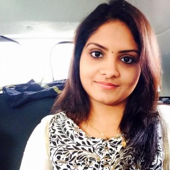 Gayathri Arun is known for her character Deepthi IPS in Asianet's popular serial 'Parasparam'.