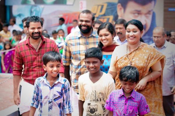 'Urumbukal Urangarilla' Location Stills and Poster Photos,Images