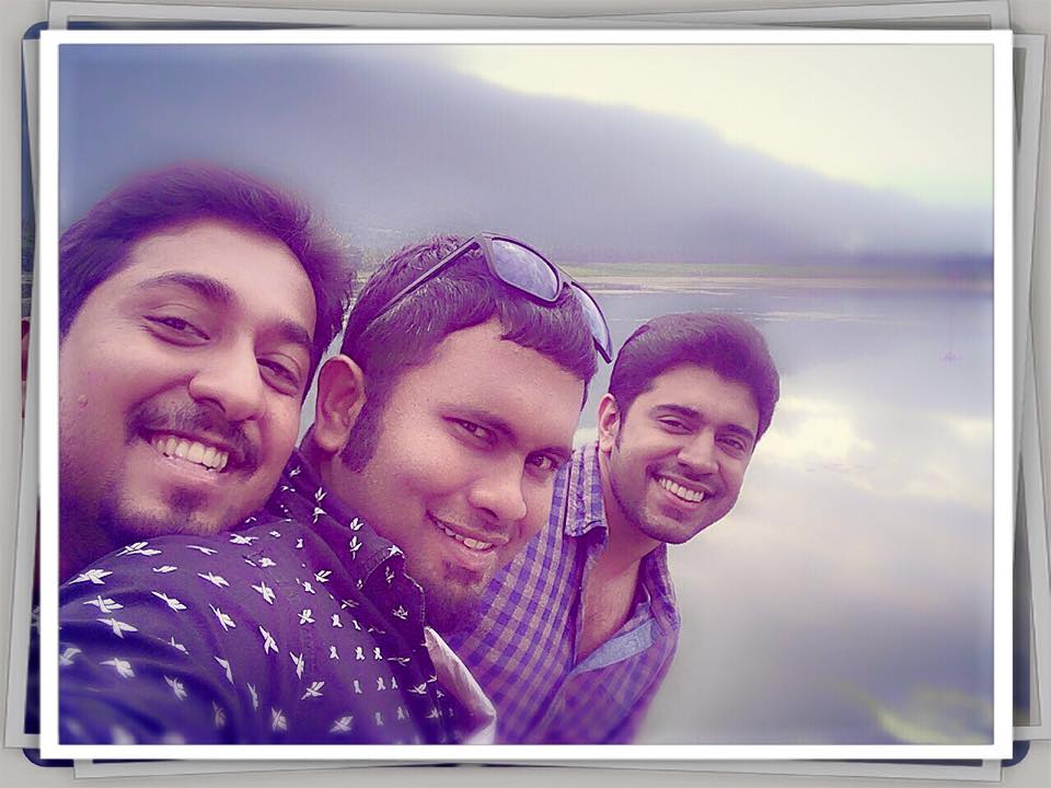 Vinneth Sreenivasan, Aju Varghese and Nivin Pauly Oru vadakkan selfie,nivin pauly,Aju varghese,Manjima Mohan,oru vadakkan selfie photos,Selfie spree,Malayalam actors selfies