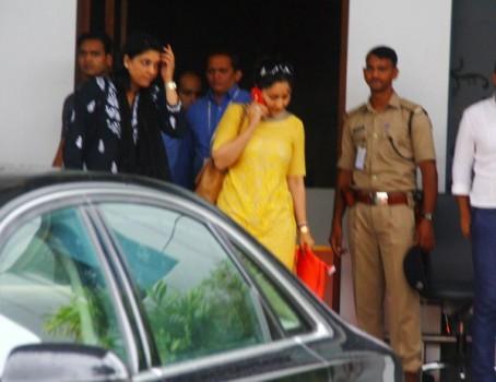 On Sanjay Dutt's 56th birthday, his wife Manyata Dutt paid him a visit at Yerwada jail.