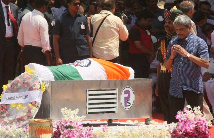 Photos of Former President Dr APJ Abdul Kalam's funeral procession in Rameswaram. APJ Abdul Kalam,Abdul Kalam's final journey,Kalam funeral,APJ Abdul Kalam Funeral,President Funeral,death of apj abdul kalam,apj abdul kalam death news,Former president Abdul Kalam passes away,National News,India News,APJ Abdul Kalam's final jou