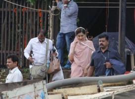 Salman Khan,Sonam Kapoor,Salman Khan and Sonam Kapoor on the set of Prem Ratan Dhan Payo,Prem Ratan Dhan Payo on the sets,Salman Khan and Sonam Kapoor,Prem Ratan Dhan Payo,Prem Ratan Dhan Payo movie stills,Prem Ratan Dhan Payo movie pics,Prem Ratan Dhan P