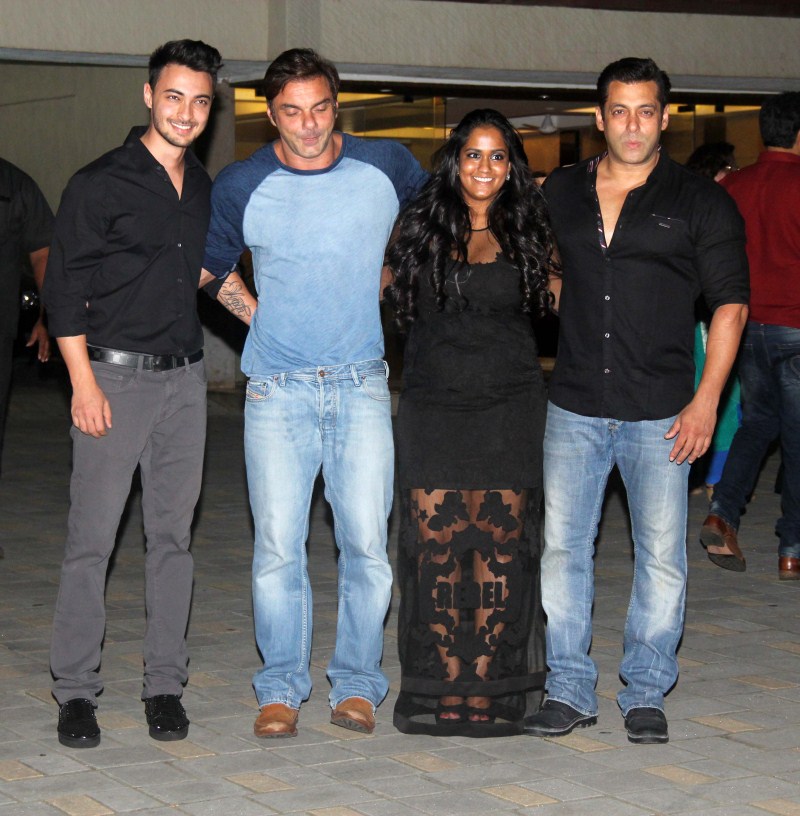 Bollywood attended Salman Khan's sister Arpita Khan's birthday bash. Here are the snapshots. Salman Khan's sister Arpita Khan's Birthday Bash,Arpita Khan's Birthday Bash,Arpita Khan Birthday Bash,Arpita Khan Birthday celebration,Arpita Khan,Salman Khan sister Arpita Khan,Salman Khan,celebs at Arpita Khan Birthday Bash,Arpita Khan B