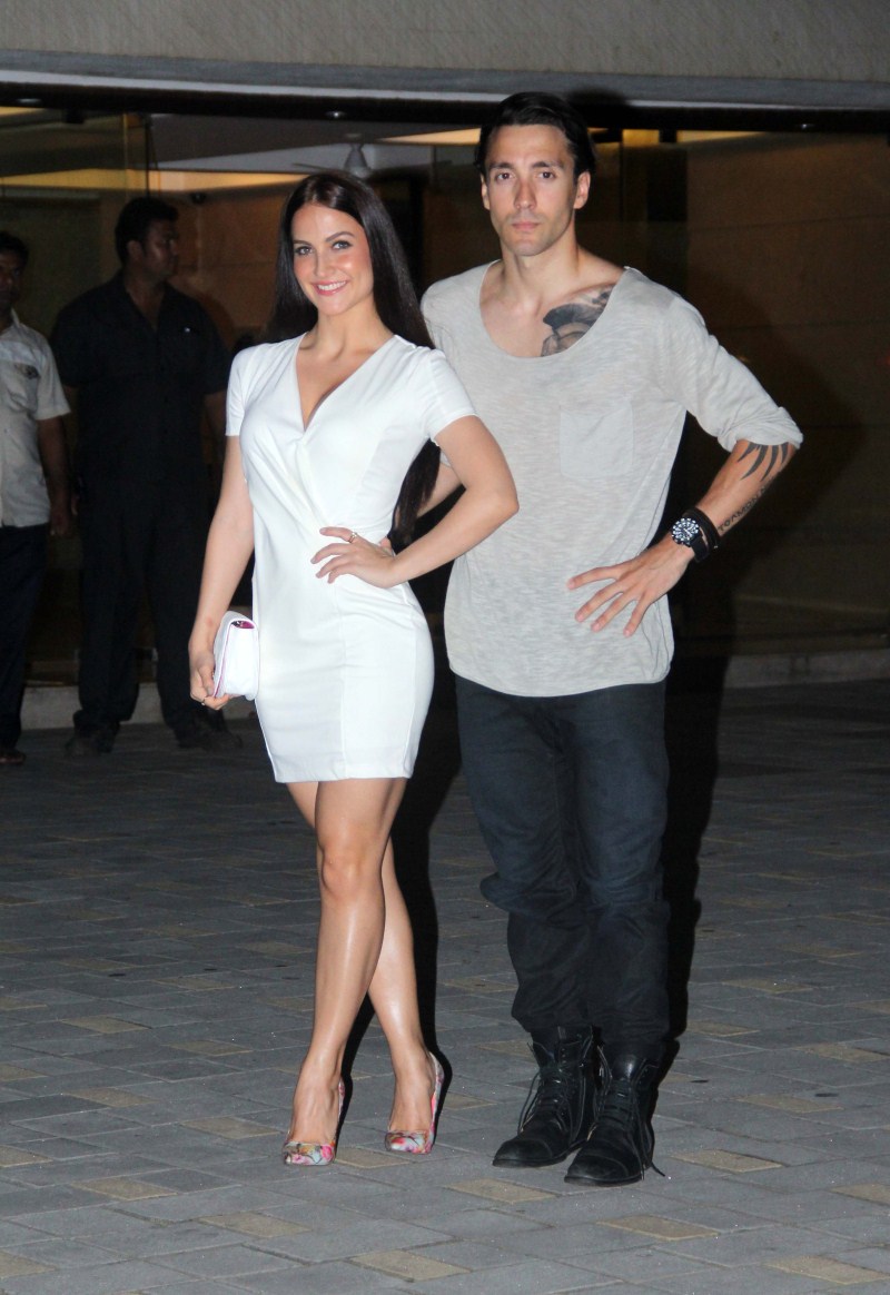 Bollywood attended Salman Khan's sister Arpita Khan's birthday bash. Here are the snapshots. Salman Khan's sister Arpita Khan's Birthday Bash,Arpita Khan's Birthday Bash,Arpita Khan Birthday Bash,Arpita Khan Birthday celebration,Arpita Khan,Salman Khan sister Arpita Khan,Salman Khan,celebs at Arpita Khan Birthday Bash,Arpita Khan B