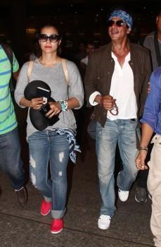 Bollywood Actor Shah Rukh Khan and Actress Kajol spotted back in Mumbai after Dilwale wrap-up in Bulgaria