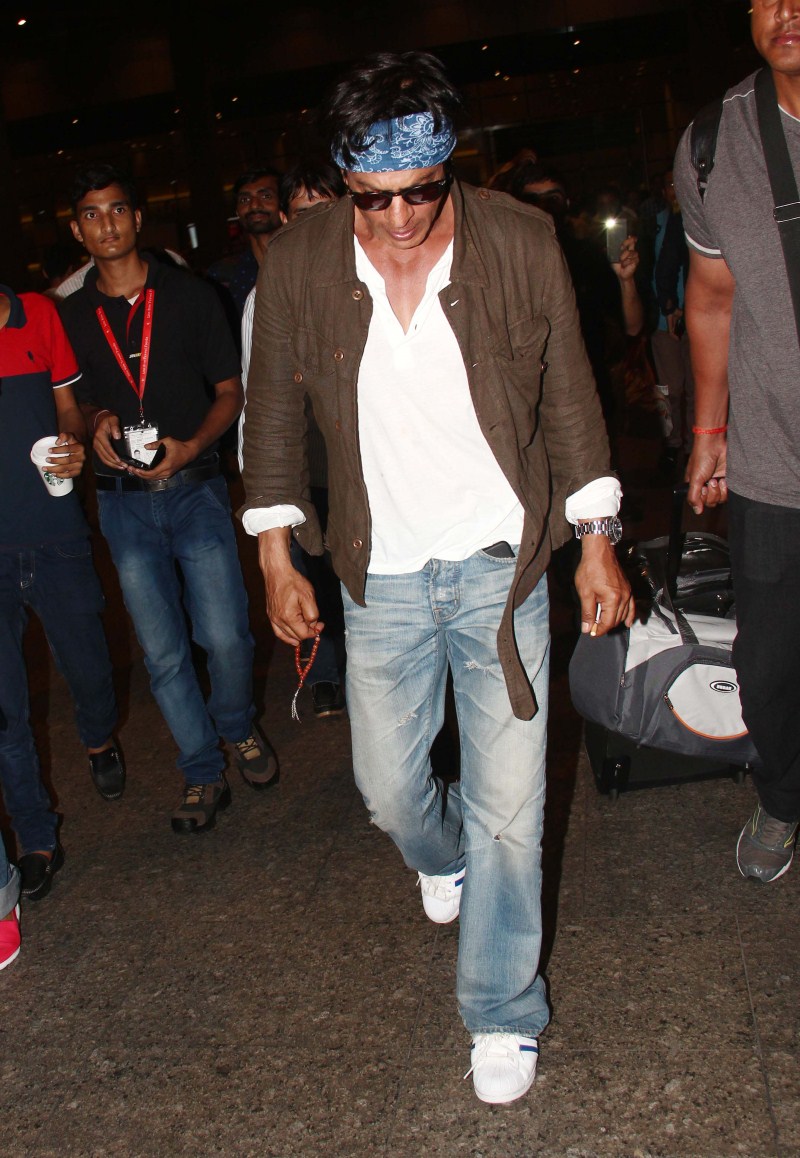 Bollywood Actor Shah Rukh Khan Chants Mantra for Dilwale Success. Shah Rukh Khan,Shahrukh Khan's new mantra for Dilwale Success,Shah Rukh Khan Latest Pictures,Shah Rukh Khan Latest pics,Shah Rukh Khan Latest images,Shah Rukh Khan Latest photos,Shah Rukh Khan Chants Mantra for Dilwale Success