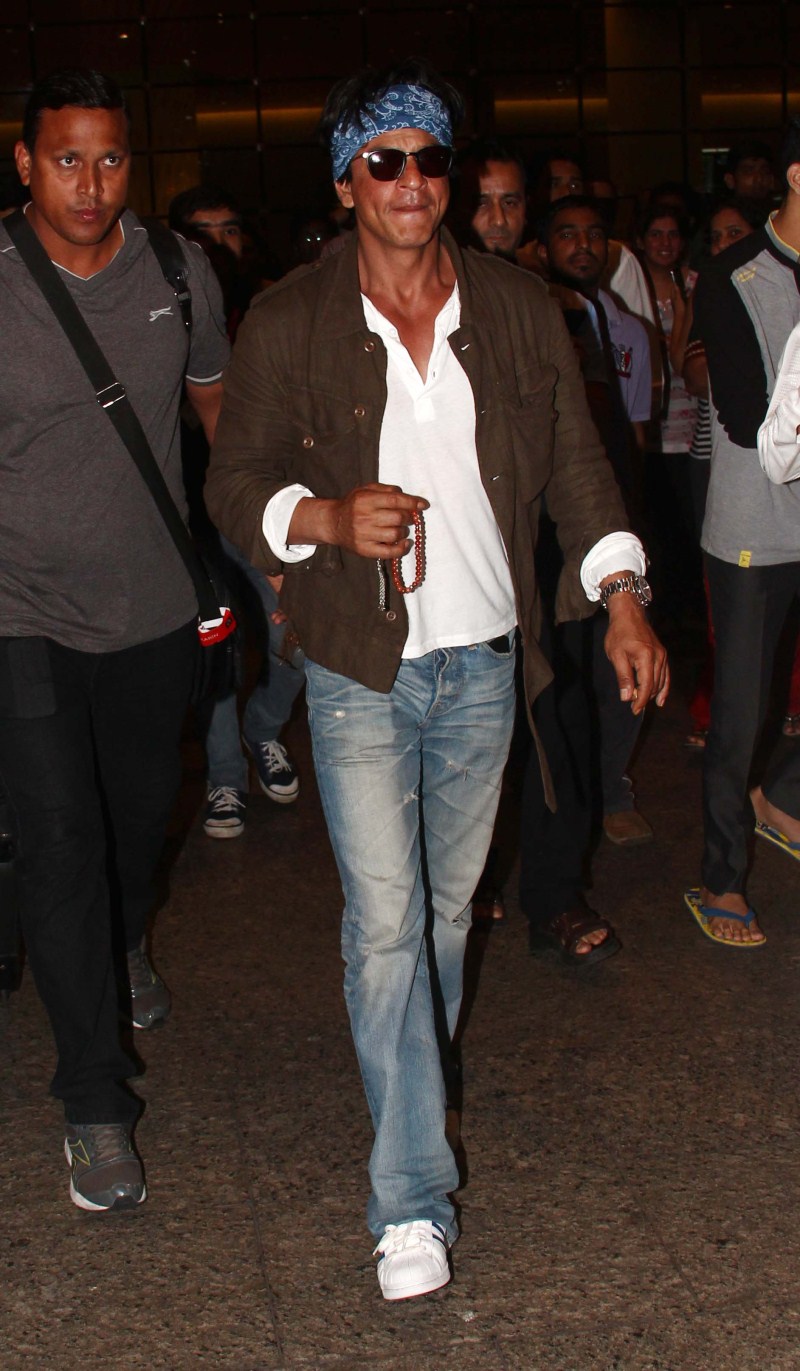 Bollywood Actor Shah Rukh Khan Chants Mantra for Dilwale Success. Shah Rukh Khan,Shahrukh Khan's new mantra for Dilwale Success,Shah Rukh Khan Latest Pictures,Shah Rukh Khan Latest pics,Shah Rukh Khan Latest images,Shah Rukh Khan Latest photos,Shah Rukh Khan Chants Mantra for Dilwale Success