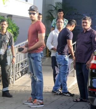 Bollywood Actor Sidharth Malhotra snapped at Mumbai Airport.