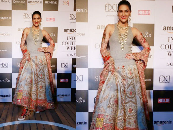 Bollywood Actress Kriti Sanon at Amazon India Couture Week 2015. Kriti Sanon,Kriti Sanon at Amazon India Couture Week 2015,Kriti Sanon At AICW 2015,AICW 2015,Amazon India Couture Week 2015,Amazon India Couture Week,Kriti Sanon at fashion show,Kriti Sanon latest pics,Kriti Sanon latest images,Kriti Sanon latest photos,K