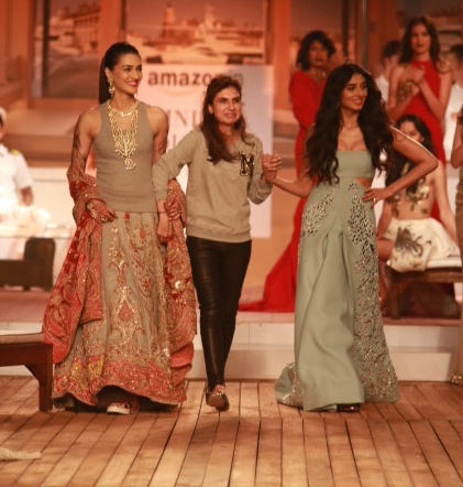 Bollywood Actress Kriti Sanon at Amazon India Couture Week 2015. Kriti Sanon,Kriti Sanon at Amazon India Couture Week 2015,Kriti Sanon At AICW 2015,AICW 2015,Amazon India Couture Week 2015,Amazon India Couture Week,Kriti Sanon at fashion show,Kriti Sanon latest pics,Kriti Sanon latest images,Kriti Sanon latest photos,K