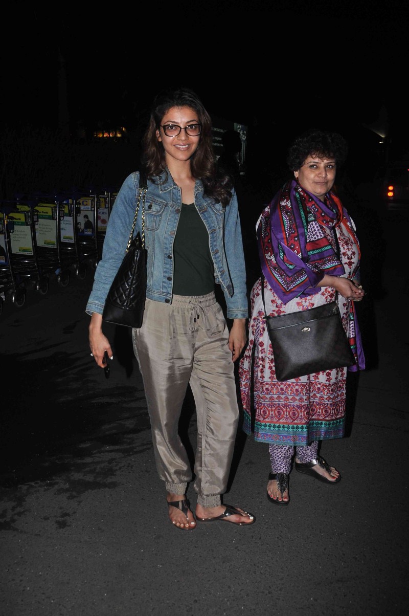 South Indian Actress Kajal Aggarwal snapped at Mumbai Airport. Kajal Aggarwal snapped at Mumbai Airport,Kajal Aggarwal,Kajal Aggarwal snapped at Airport,Actress Kajal Aggarwal,Kajal Aggarwal latest pics,Kajal Aggarwal latest images,Kajal Aggarwal latest photos,Kajal Aggarwal latest stills,Kajal Aggarwal latest pictur
