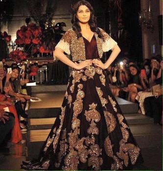 Bollywood Actress Aishwarya Rai Bachchan walks for Manish Malhotra at Amazon India Couture Week 2015.